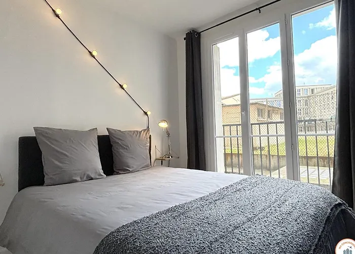 Le Perret Notre Dame - Vue Cathedrale